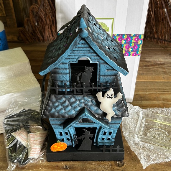 Scentsy Other - Scentsy Festive Haunting Good Time Warmer BNIB
